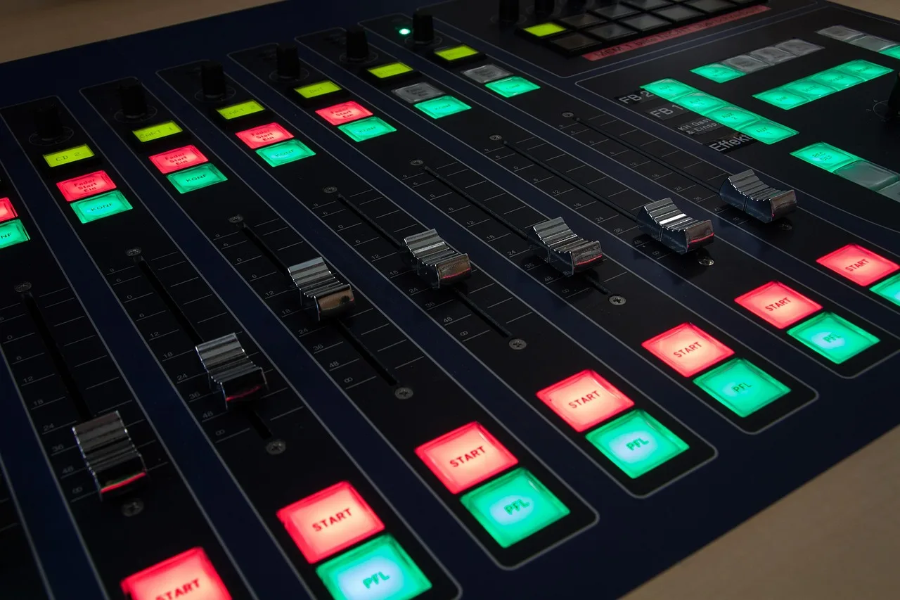 mixer, controller, begin, conference lighting, sound studio, speaker cab, director desk, transfer of information, pictures, volume, text, electromagnetic waves, radio network, mixer, mixer, mixer, mixer, mixer. The honest guide to livestream creator production setup